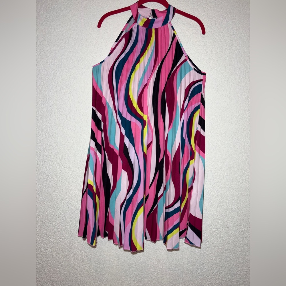 Halter Swing Dress in Multi Color Wave Print size M pre-owned